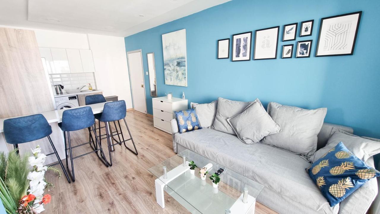 Modern Retreat: 2Br Stylish Apt With Comfy Rooms! Smart Tv With 200Mbps Internet Larnaca Exterior photo